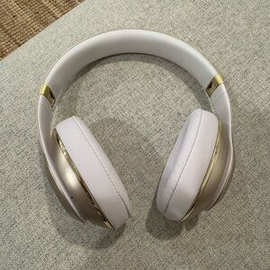Beats Wireless Rose Gold Headphones